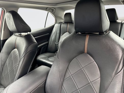 Used 2019 Toyota Camry XLE FWD image 17