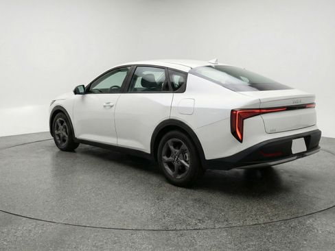 Used 2025 Kia K4 LXS image 6