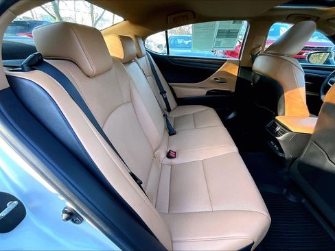 Used 2022 Lexus ES 350 w/ Premium Package image 19