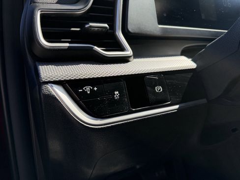 Used 2023 Kia Sportage LX image 10