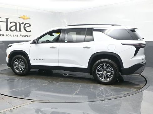 Used 2025 Chevrolet Traverse LT image 53