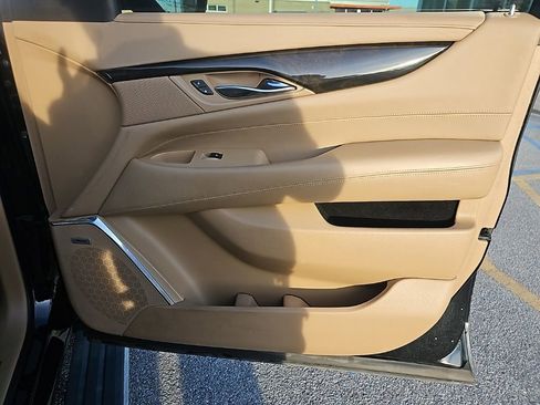Used 2019 Cadillac Escalade Platinum image 40