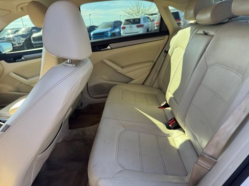 Used 2014 Volkswagen Passat 1.8T SE image 25