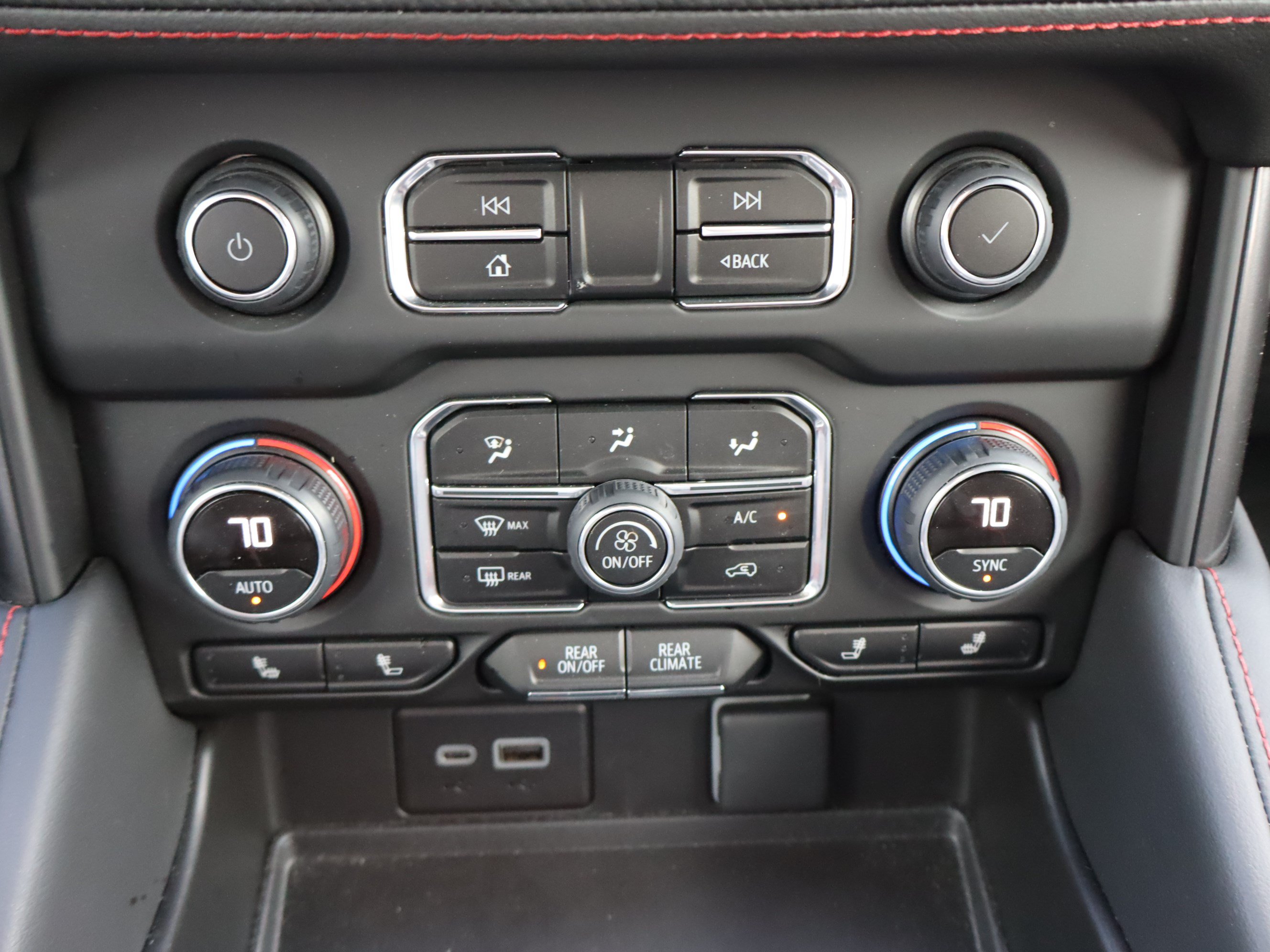 Used 2024 Chevrolet Suburban RST w/ Luxury Package AWD/4WD image 31