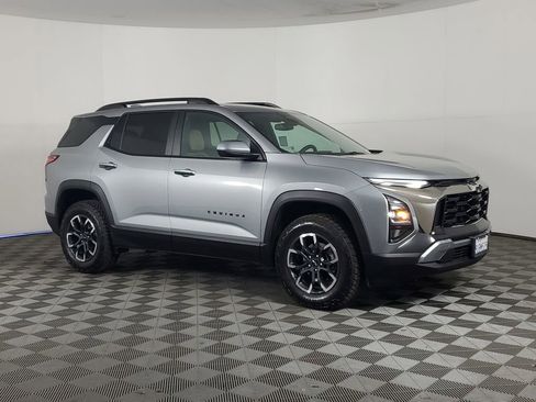 Used 2025 Chevrolet Equinox ACTIV image 2