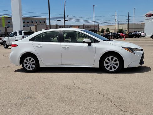 Used 2023 Toyota Corolla LE FWD image 5
