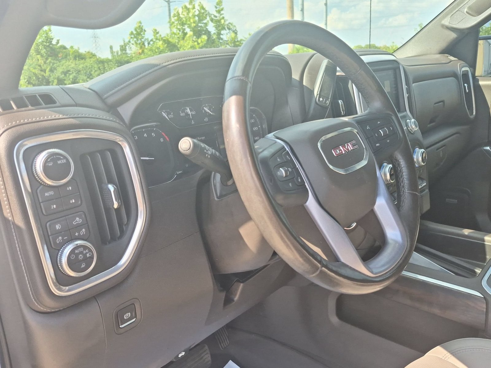 Used 2020 GMC Sierra 1500 SLT w/ SLT Premium Plus Package AWD/4WD image 11