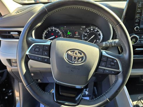 Used 2021 Toyota Highlander XLE image 17