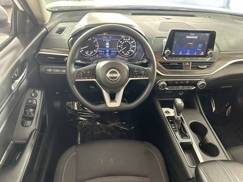 Used 2025 Nissan Altima 2.5 SV FWD image 22
