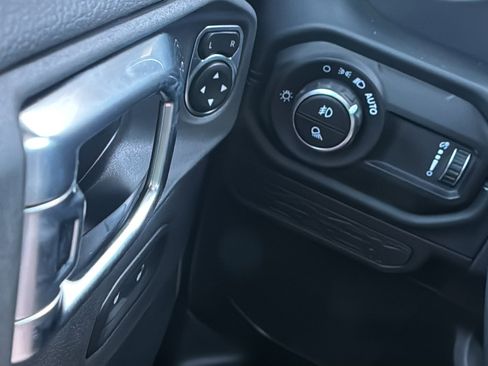 New 2025 Jeep Gladiator Sport image 36