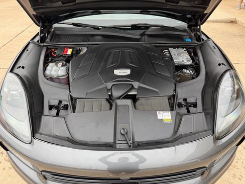 Used 2022 Porsche Cayenne Coupe AWD/4WD image 25