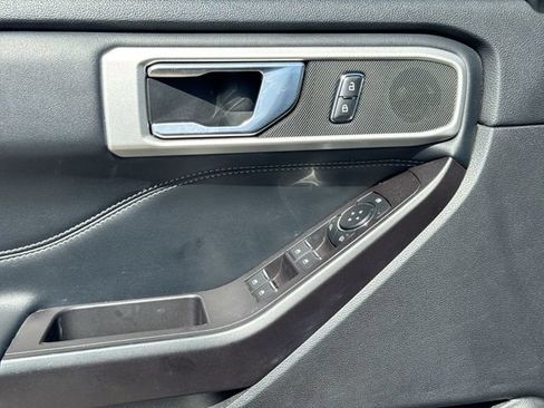 Used 2020 Ford Explorer XLT w/ Equipment Group 202A RWD image 13