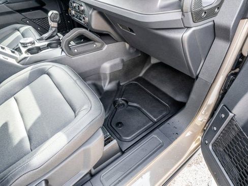 New 2025 Ford Bronco Badlands image 24