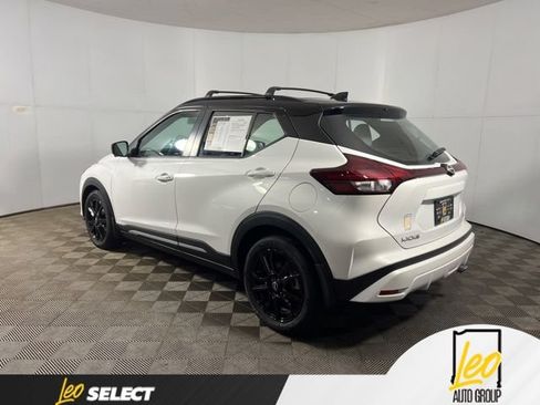 Used 2023 Nissan Kicks SR w/ SR Premium Package FWD image 5