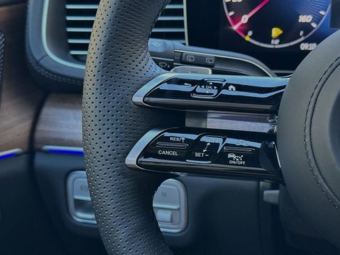 Used 2024 Mercedes-Benz GLS 450 4MATIC image 31