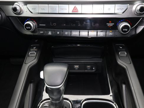 Used 2025 Kia Telluride S FWD image 11