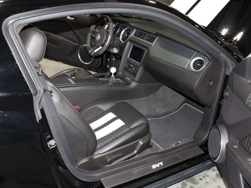 Used 2010 Ford Mustang Shelby GT500 image 7