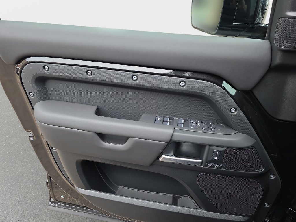 New 2026 Land Rover Defender 110 X-Dynamic SE AWD/4WD image 19