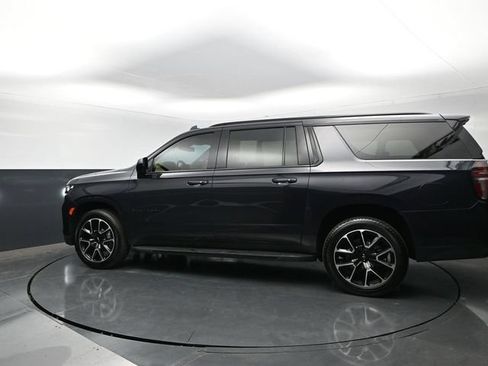 Used 2023 Chevrolet Suburban RST RWD image 2