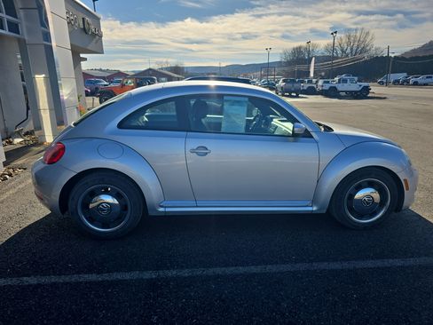 Used 2012 Volkswagen Beetle 2.5 image 2