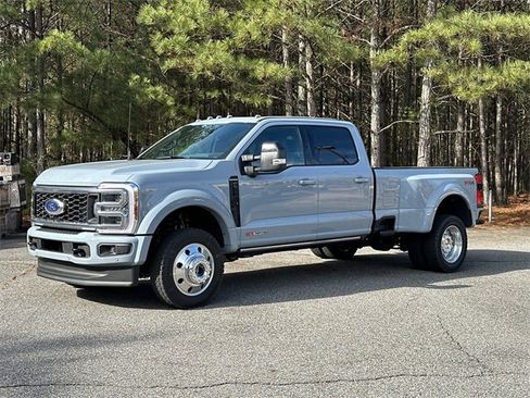 New 2026 Ford F450 Platinum w/ FX4 Off-Road Package image 3