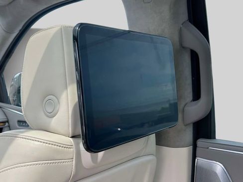 Used 2023 Cadillac Escalade ESV Sport Platinum AWD/4WD image 17