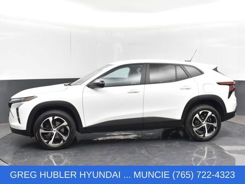 Used 2024 Chevrolet Trax RS FWD image 12