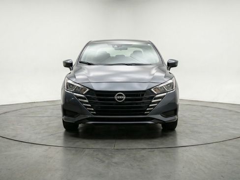 Used 2025 Nissan Versa SV FWD image 2