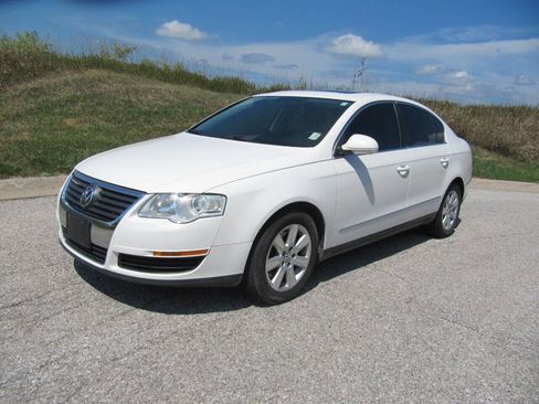 Used 2006 Volkswagen Passat Value Edition FWD image 1