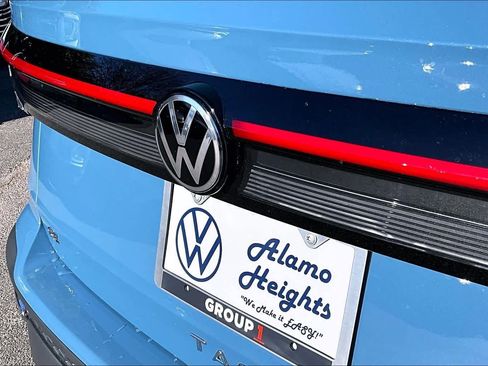 New 2026 Volkswagen Taos SE FWD image 15