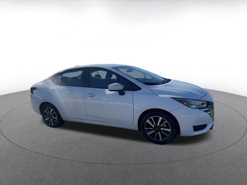 Used 2025 Nissan Versa SV image 2