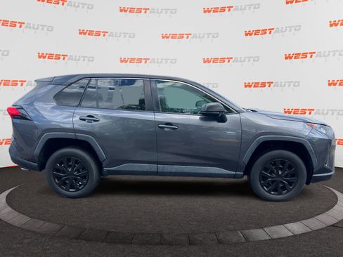 Used 2022 Toyota RAV4 LE AWD/4WD image 6