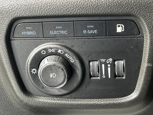 Used 2023 Jeep Grand Cherokee Overland w/ Luxury Tech Group IV AWD/4WD image 31