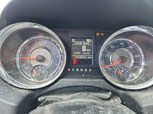 Used 2013 Chrysler Town & Country Touring FWD image 9