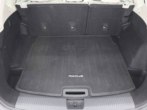 Used 2023 Nissan Rogue SV w/ SV Premium B Package image 29