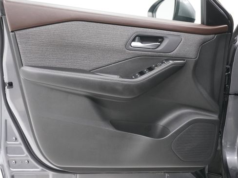 Used 2023 Nissan Rogue SV FWD image 13