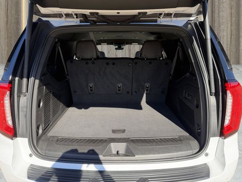 Used 2022 GMC Yukon XL SLT w/ SLT Luxury Package image 29