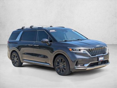 Used 2023 Kia Carnival SX Prestige image 3