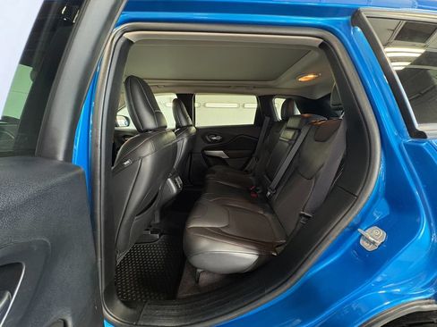 Used 2018 Jeep Cherokee Trailhawk w/ Comfort & Convenience Group AWD/4WD image 22
