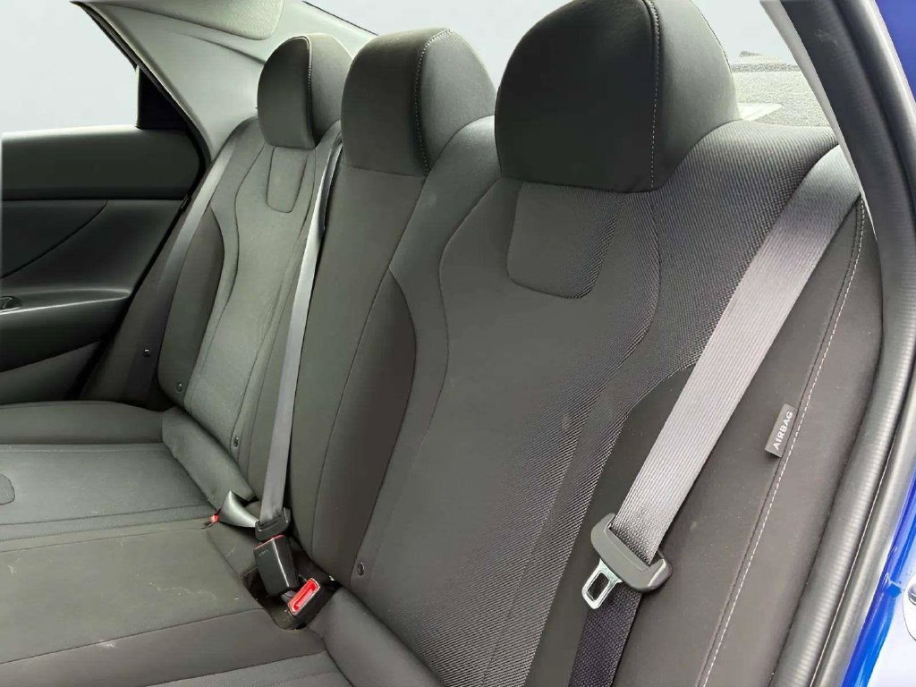 Used 2025 Hyundai Elantra SE FWD image 9