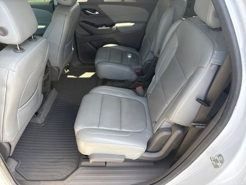 Used 2018 Chevrolet Traverse Premier w/ Driver Confidence II Package FWD image 11