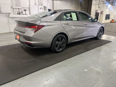 Used 2022 Hyundai Elantra SEL w/ Cargo Package FWD image 8