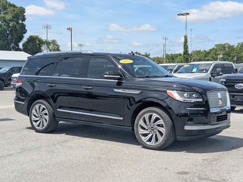Used 2023 Lincoln Navigator Reserve AWD/4WD image 2