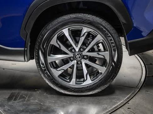 Certified 2024 Toyota Corolla Cross XLE image 11