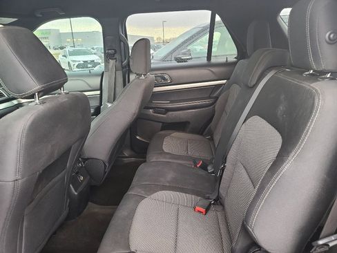 Used 2018 Ford Explorer XLT image 17