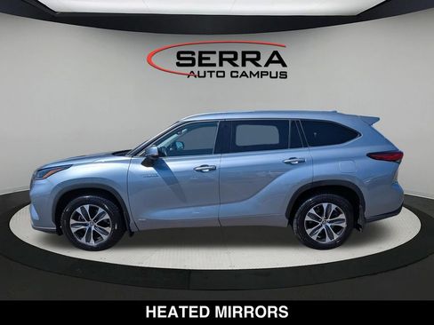 Used 2021 Toyota Highlander XLE AWD/4WD image 9
