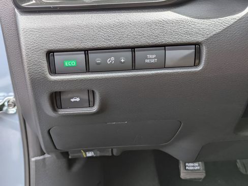 Used 2025 Nissan Sentra SV w/ SV Premium Package FWD image 11