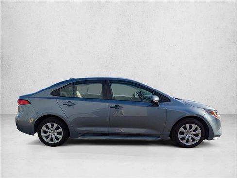 Used 2025 Toyota Corolla LE FWD image 4