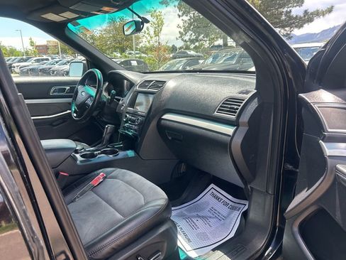Used 2017 Ford Explorer XLT w/ Equipment Group 202A AWD/4WD image 12