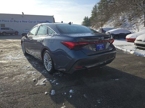 Used 2019 Toyota Avalon Limited image 3
